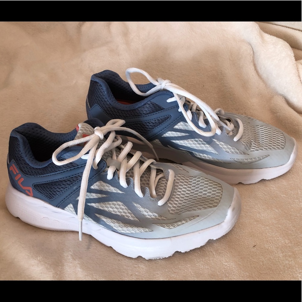 Womens FILA tennis shoes size 10, runs small